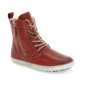 Blackstone CW96' Genuine Shearling Lined
Sneaker Boot BNWT Box and Receipt